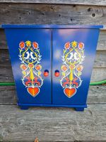Alter Puppenschrank für Puppenkleider