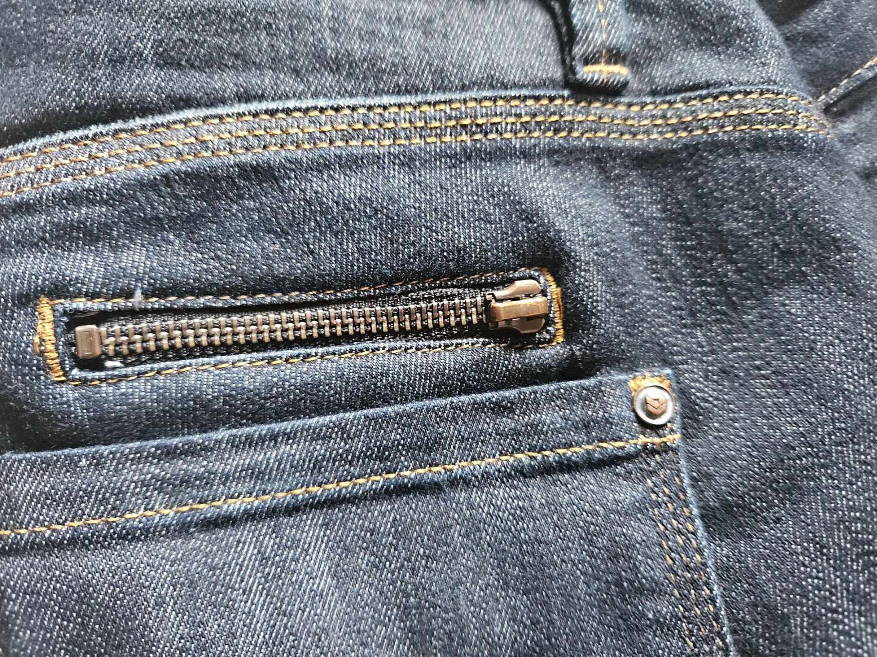 Freeman T. Porter Jeans: Freeman T. Porter Jeans, Slim, Gr. 31 – Usato da Urdorf venduto da Colina 7