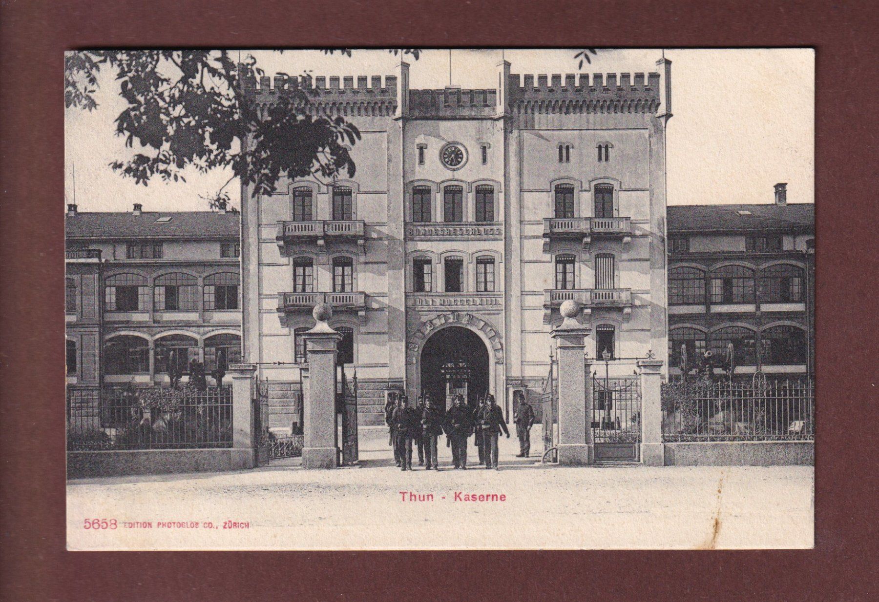 Cartoline postali: THUN - Kaserne - Hauptportal - 1907 Feldpost – Usato da Pully venduto da nicecards