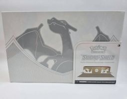Pokémon Charizard Ultra Premium Collection