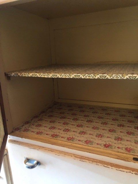 Credenze: Ancien buffet de cuisine BERG – Usato da Chézard St Martin venduto da schmitt 1