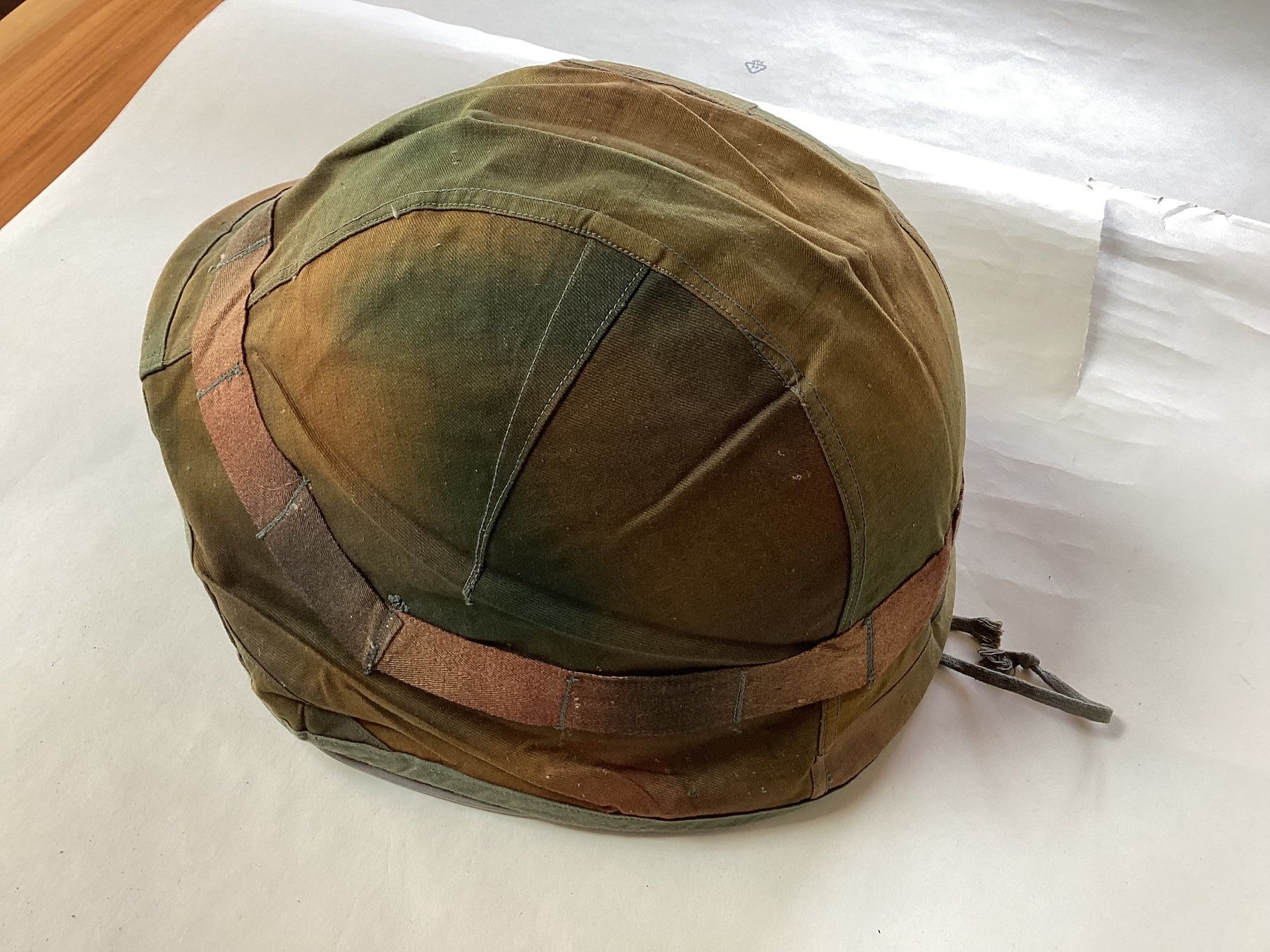 Schweizer Armee Uniformi: Helmbezug Ord, 40 – Usato da niederurnen venduto da Hagugelmann