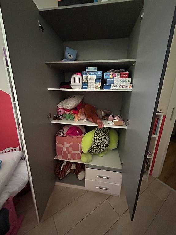 Kleiderschrank 90cm breit zu Verschenken (Gebraucht) in Hermetschwil-Staff für CHF 1 – nur Abholung auf Ricardo kaufen