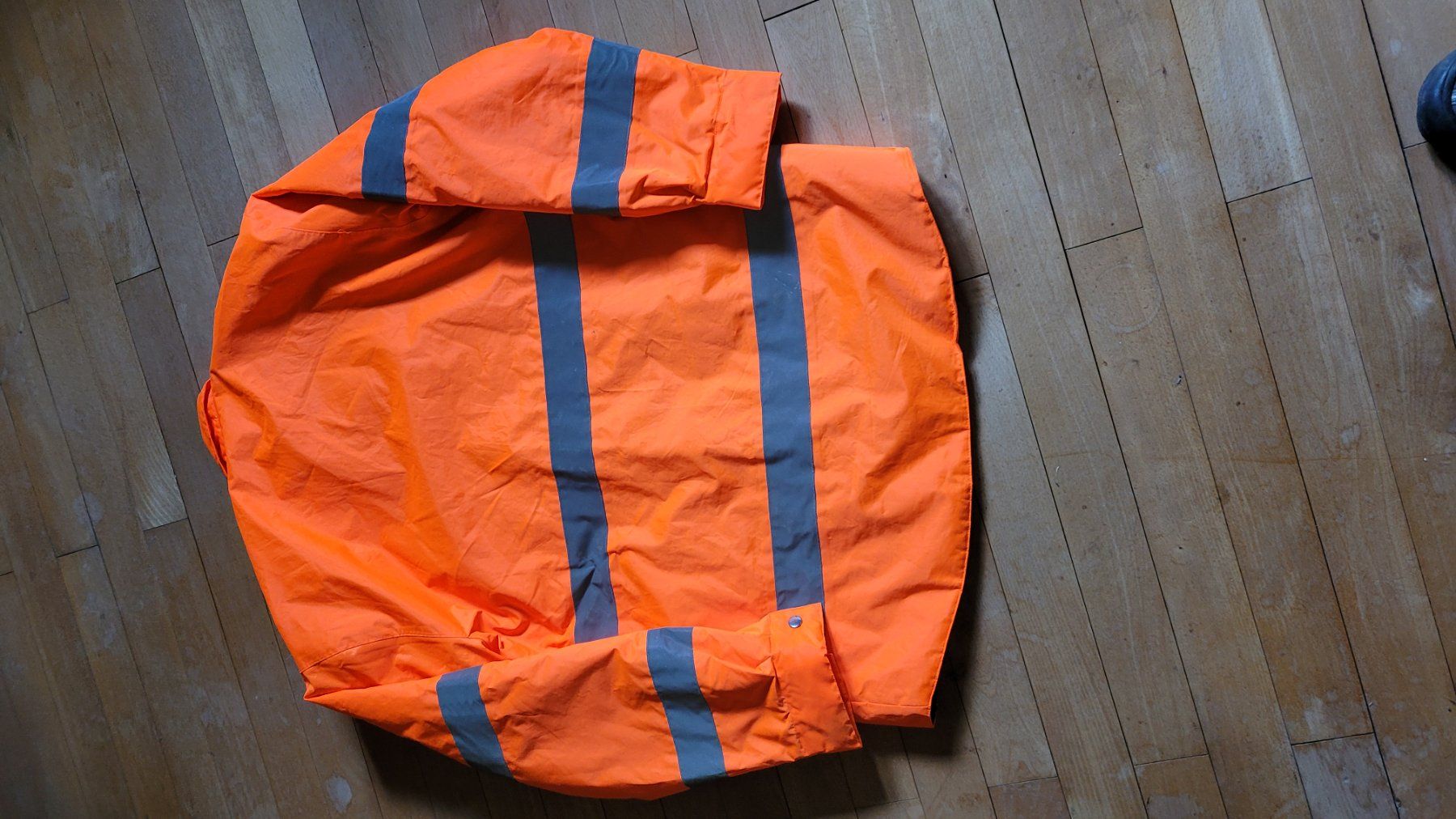 Giacche: zwei Jacken Sicherheits Weste M & Windjacke L – Usato da Emmenbrücke venduto da yanndrechsler 5