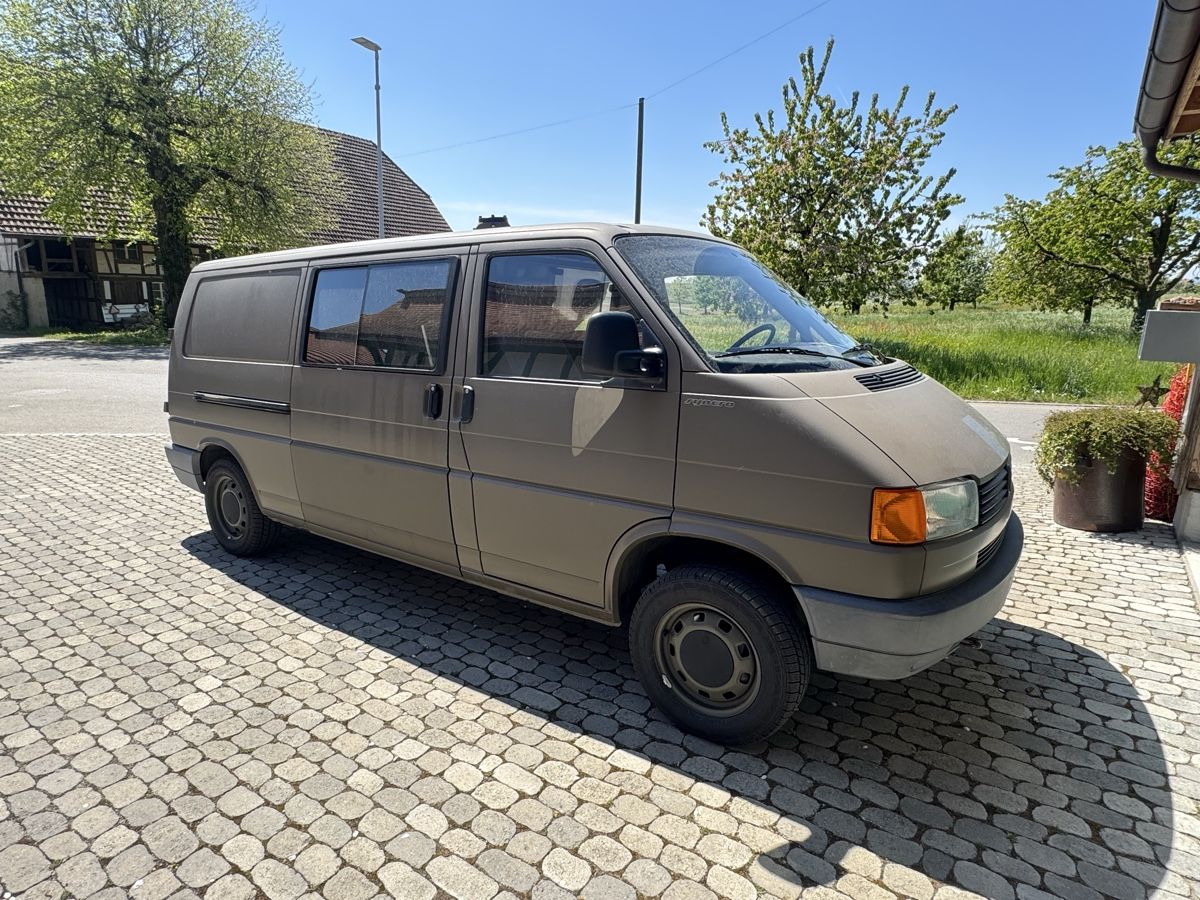 VW Automobili: VW T4 Syncro 2.5, 110 PS, Benzin Diffsperre 17'oooKm – Usato da Täuffelen venduto da auto-neff 2