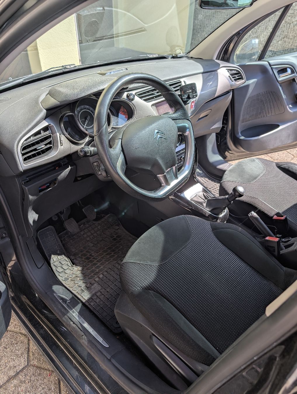 Citroën Automobili: Citroen C3 16i/16v black Handschaltung – Usato da Schübelbach venduto da Rhabilleur 4
