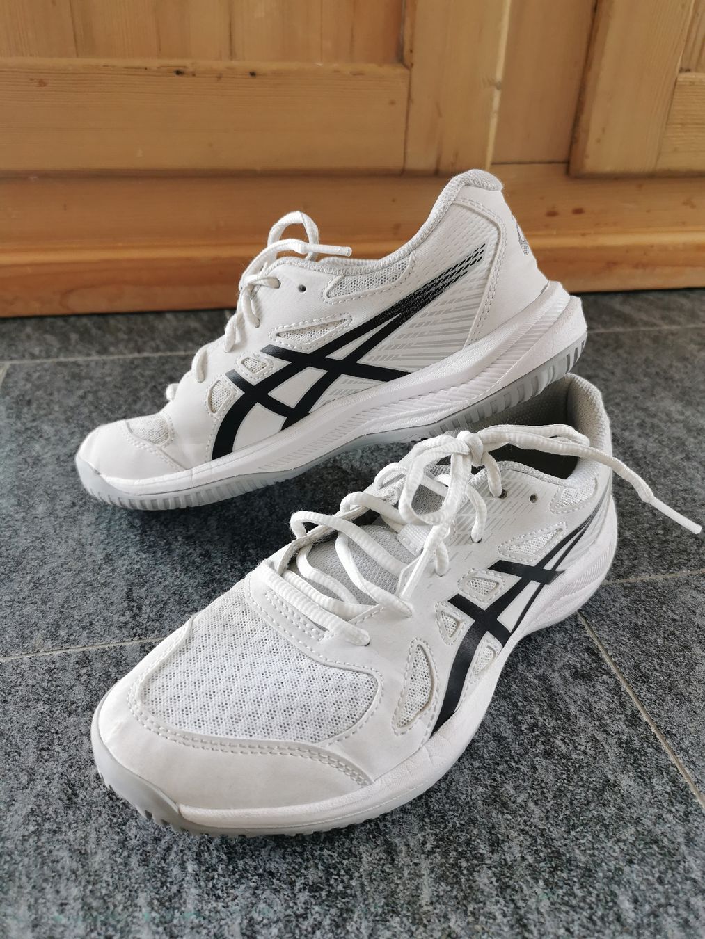 Asics Herrenschuhe: ASICS Hallenschuhe Weiss Grösse 39 – Gebraucht aus Hittnau von ettsas