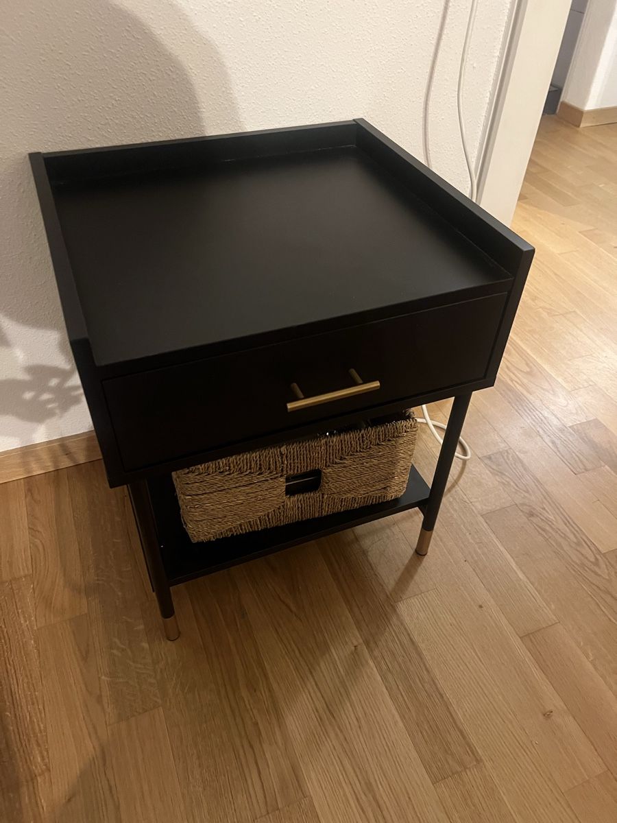 Comodini: Schwarzer Nachttisch mit Schublade und Korb – Usato da Zürich venduto da R1908