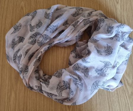Schal / Foulard mit Flügelmuster