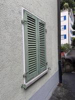 Fensterladen oder Fensterklappe.