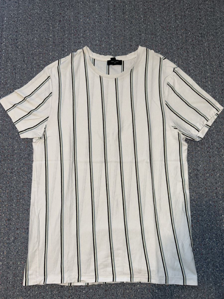 New Look Hemden, T-Shirts & Polos: T-Shirt – Neu (gemäss Beschreibung) aus Oberwil (Dägerlen) von Pascal17