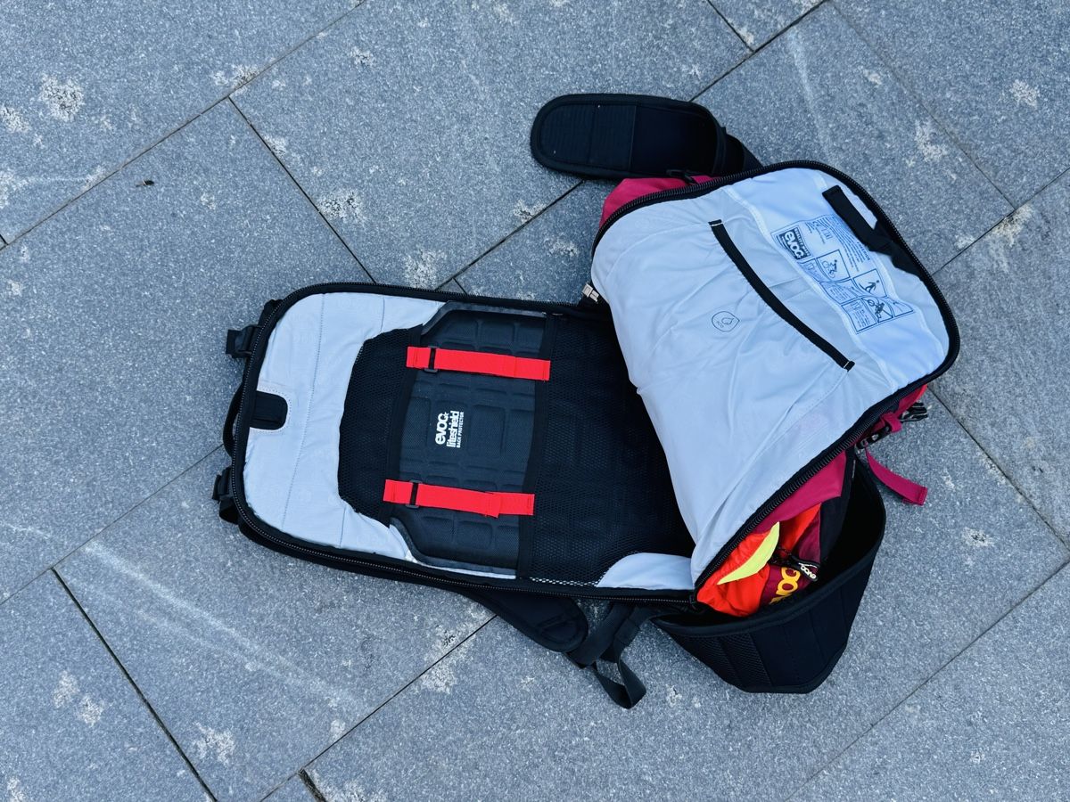Evoc Zaini: EVOC Freeride Trail Protector Rucksack rot/pink M/L – Usato da Herrliberg venduto da N.S. 2