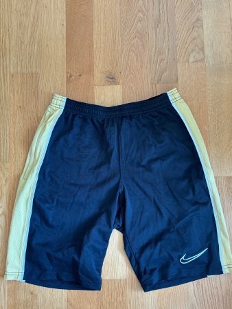 Kurze Sportshorts von Nike, Grösse S