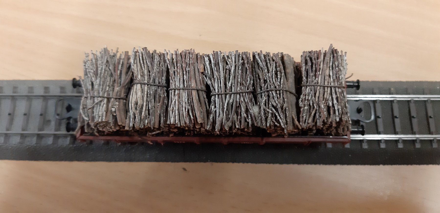 Märklin Modellini di ferrovie: 1 Güterwagen mit Holz beladen – Usato da Muttenz venduto da Iwan1 2