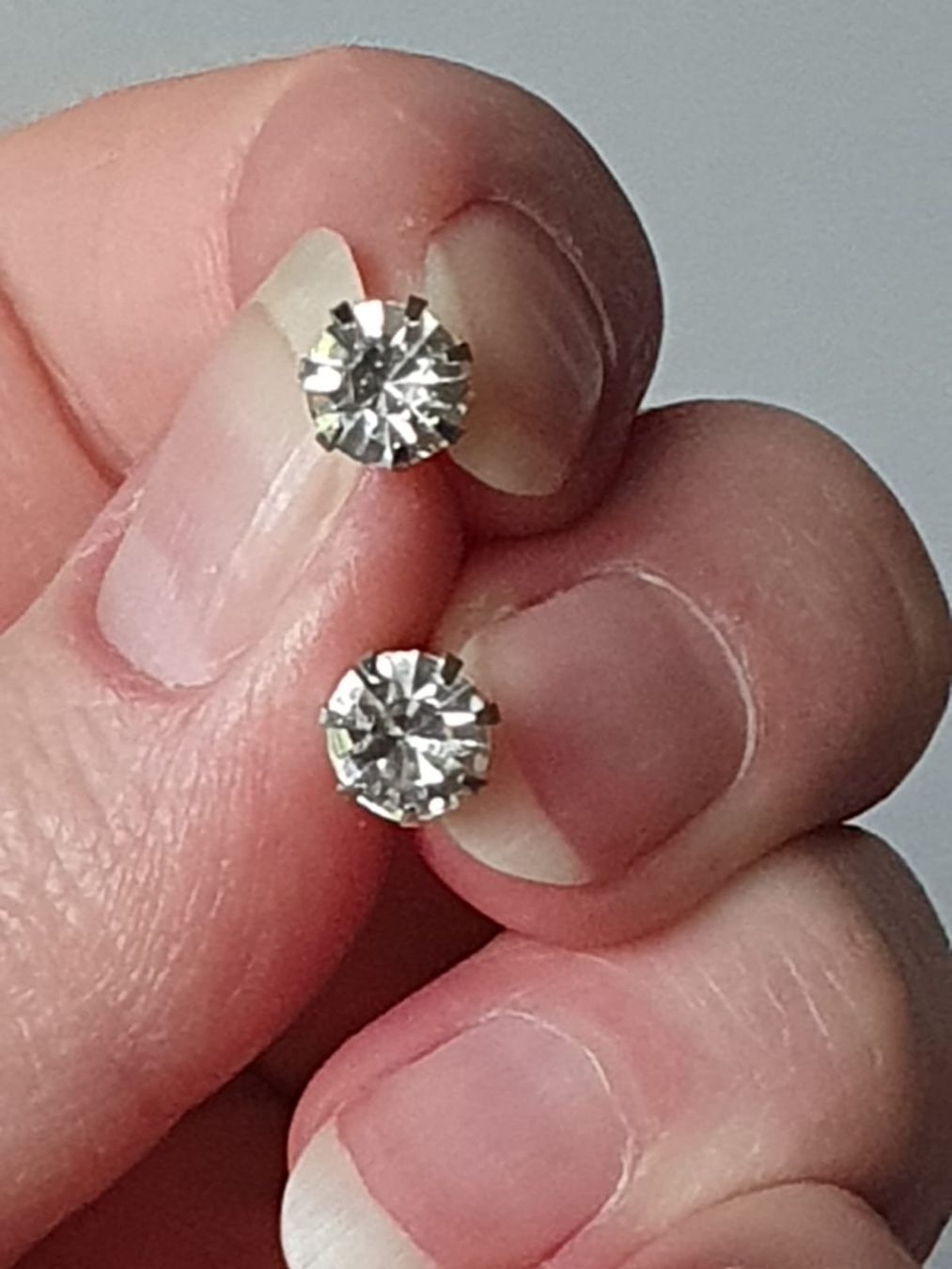 Ohrringe & -stecker: 8 mm Luxury Crystal Zircon Earrings Elegant – Neu und originalverpackt aus Genève von AGBERG 6