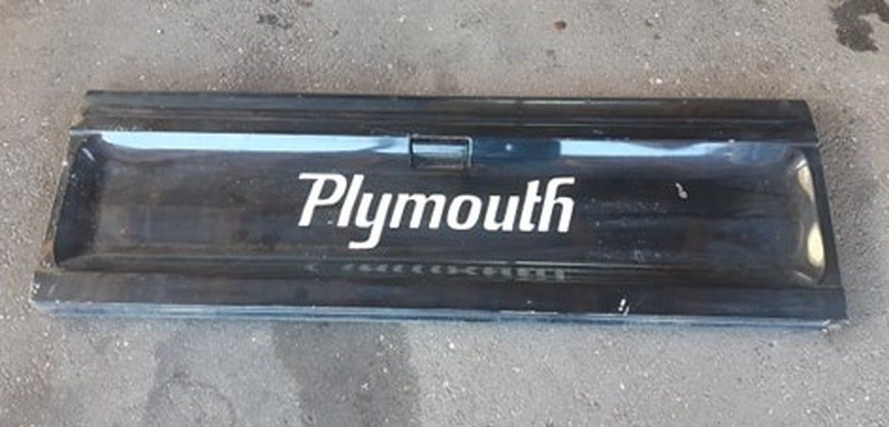 Mopar Tutti pezzi di ricambio auto: Plymouth Trail Duster Heckklappe – Usato da Niedergösgen venduto da usc_8qc6