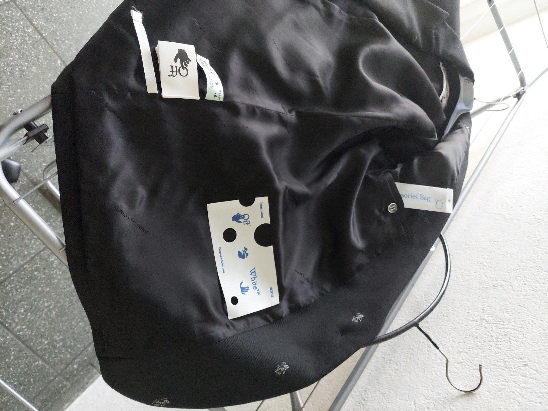 Off-White Giacche: Off-White bestickter Blazer, schwarz, IT42, neuwertig – Nuovo (secondo la descrizione) da Zug venduto da BibiB 2
