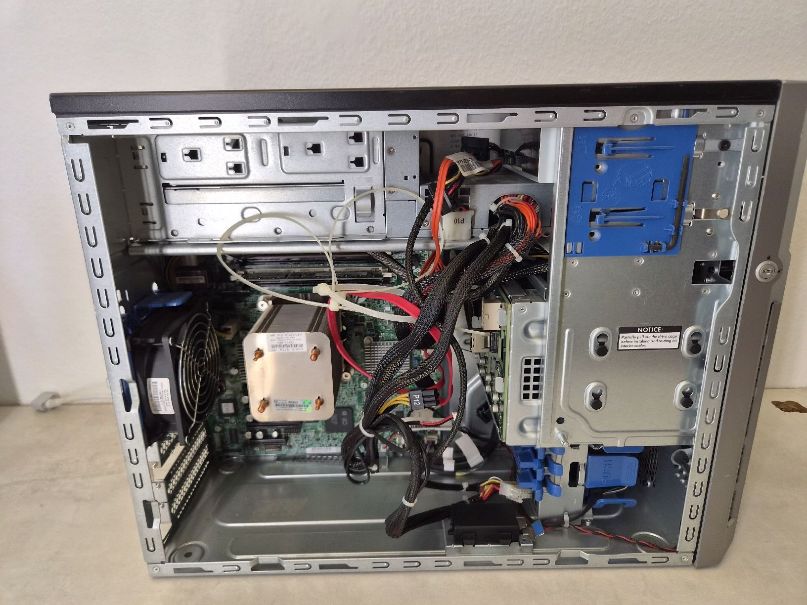 Hewlett Packard Server: HP ProLiant ML310e Gen8 v2 Server, Intel Xeon  – Gebraucht aus SCHAFFHAUSEN von Atami99