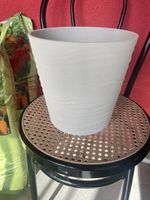 Topf Vase weiss/crem 23x24cm mit Rillen (div siehe sep. Aukt