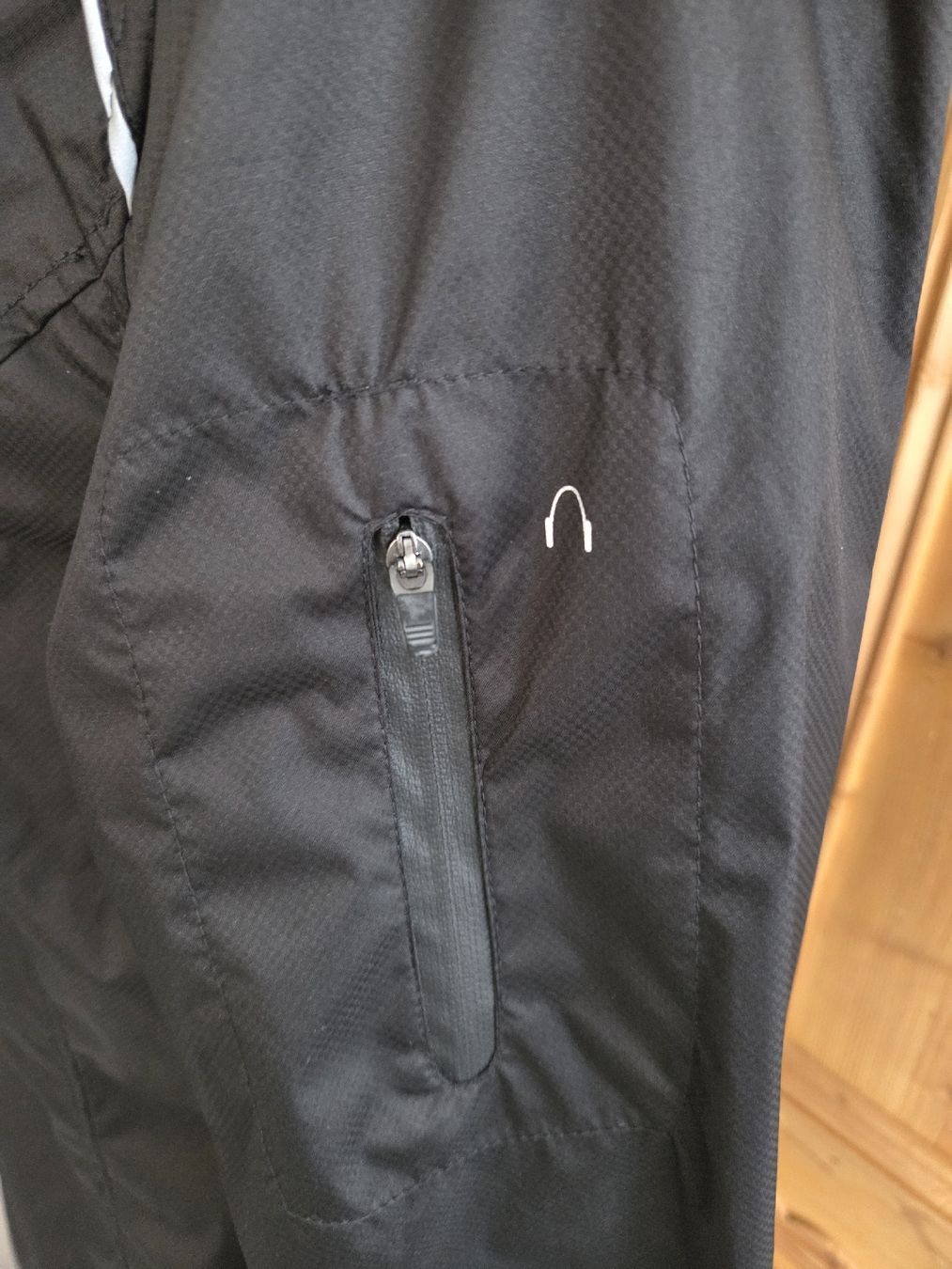 H&M Giacche: schöne Windjacke, Jacke, H&M sport – Nuovo (secondo la descrizione) da Wiesendangen venduto da Sinhuk 2