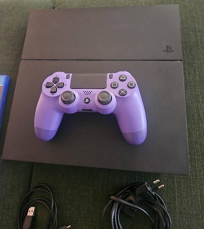Sony Console: Playstation 4 Slim mit lila Controller + 11 Games! – Usato da Goldach venduto da vane_ 1