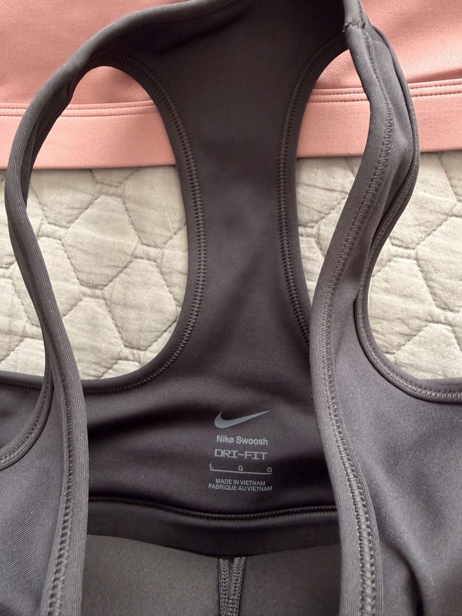 Nike Top: 2 Nike Sport BHs – Usato da Dübendorf venduto da MariaS. 2