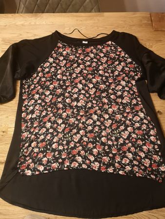 Damenbluse von m&more Grösse 48.