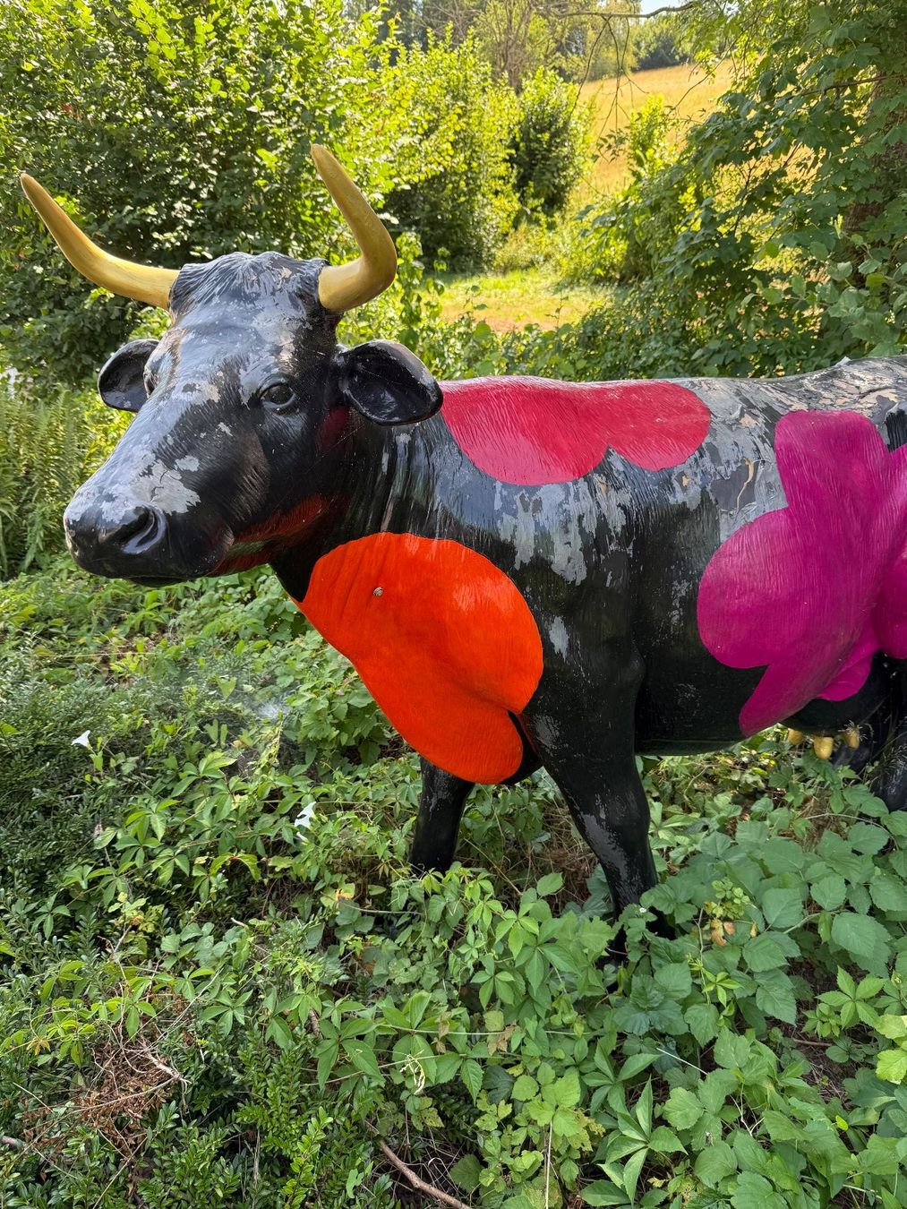 Figurines: Deko Kuh mit Blumenmuster und goldene Hörner... – D'occasion à Wöschnau par Vinsale