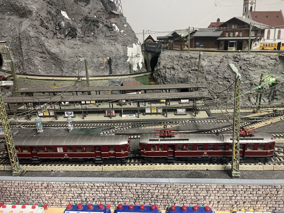 Roco Modellini di ferrovie: Roco H0 63055 E-Triebzug ET85/ES85 der DB - DSS – Usato da Oberdorf SO venduto da Sofarocker75