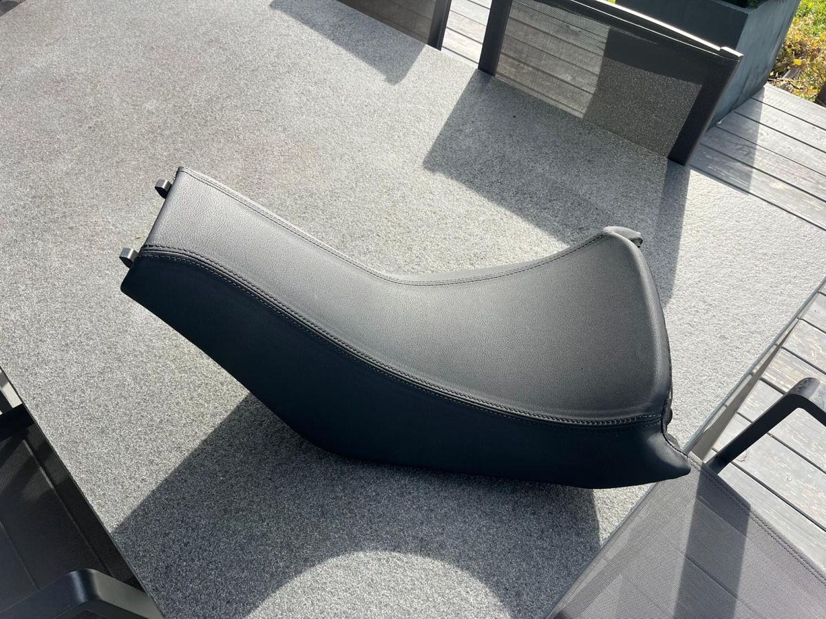 Altro: Moto Guzzi Mandello V100 Standard Seat – Nuovo (secondo la descrizione) da Biel-Benken BL venduto da ste_86wx