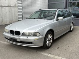 BMW 5er Touring Kombi silber gebraucht Federn hinten Defekt