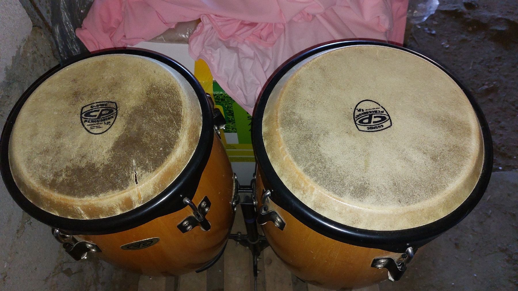 Instruments de musique: Congas Cosmic Percussion und Schlagzeug – Défectueux à Seedorf BE par Frinlin 1