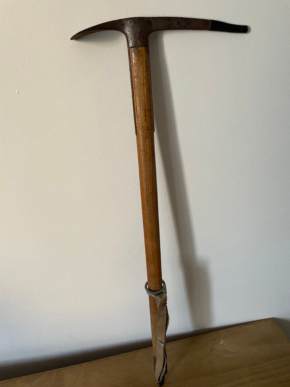 Kletterausrüstungen: Bergsteiger-Rucksack mit Tragegestell und Holz-Eispickel – Gebraucht aus Münchenbuchsee von hamama18 3