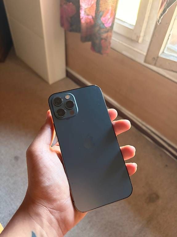 Apple Portables: Iphone 12 PRO 128GB – D'occasion à Paradiso par Janpietro 1