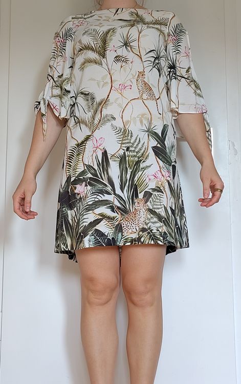 H&M Robes: Weisses Kleid mit Jungle-Print in Grösse 38 – D'occasion à Niederuzwil par Grenadine1000