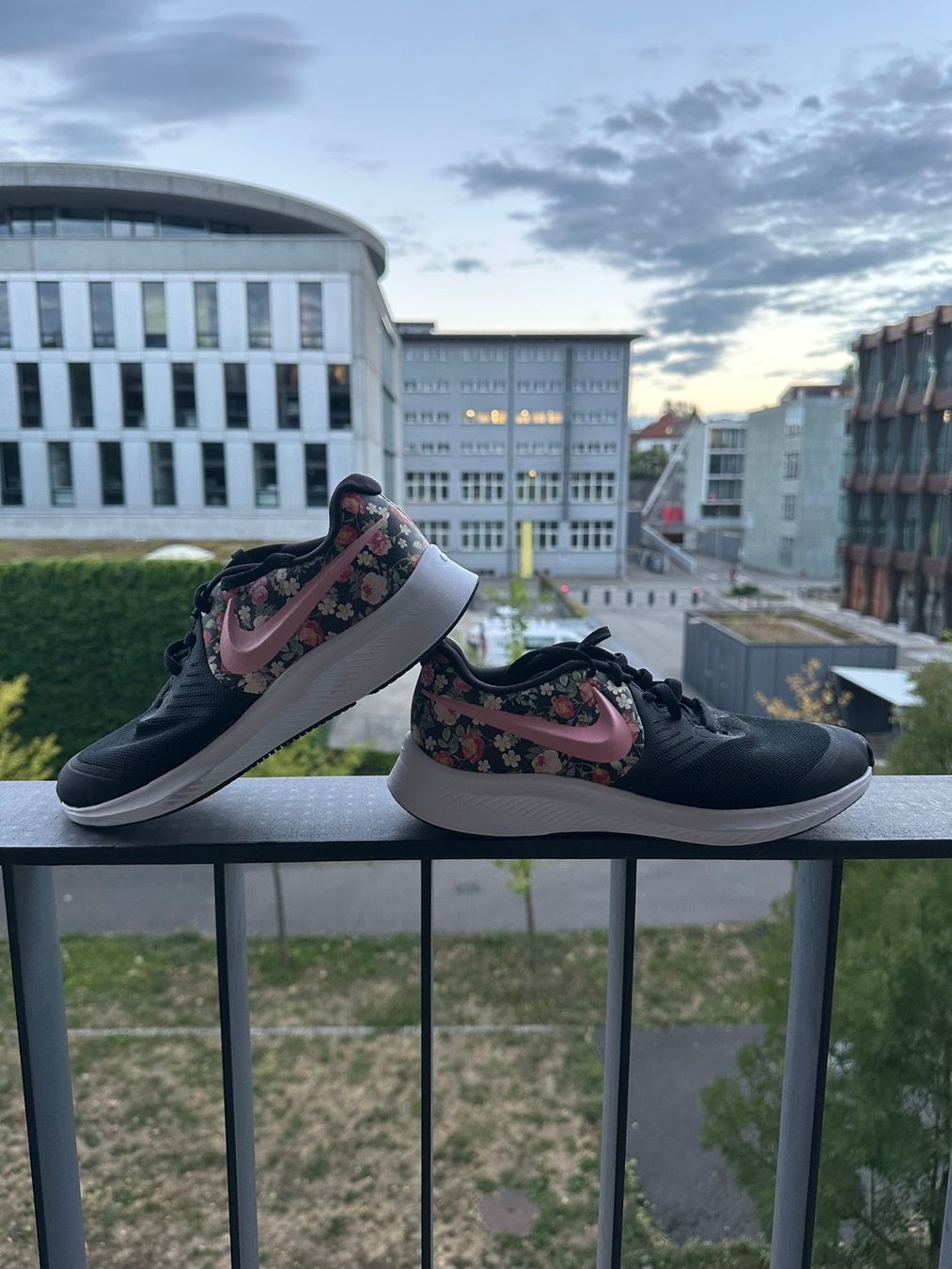 Nike Scarpe da donna: Nike Star Runner Gr. 36.5 (EU) 10.- – Usato da Aarau venduto da simon_777