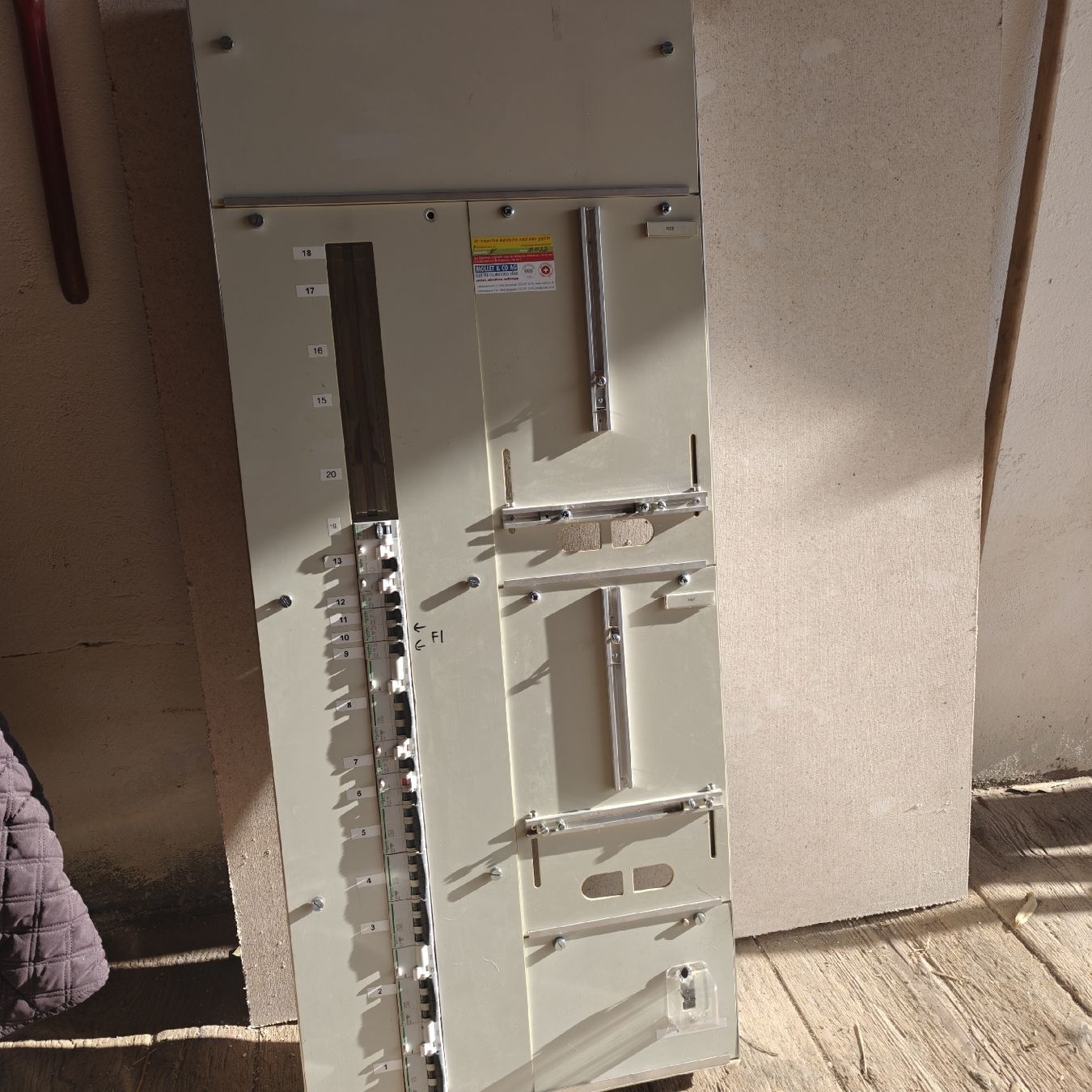 Schneider Alimentazione elettrica: Elektroverteilung / FI Sicherungen – Usato da Derendingen venduto da 12.12.13