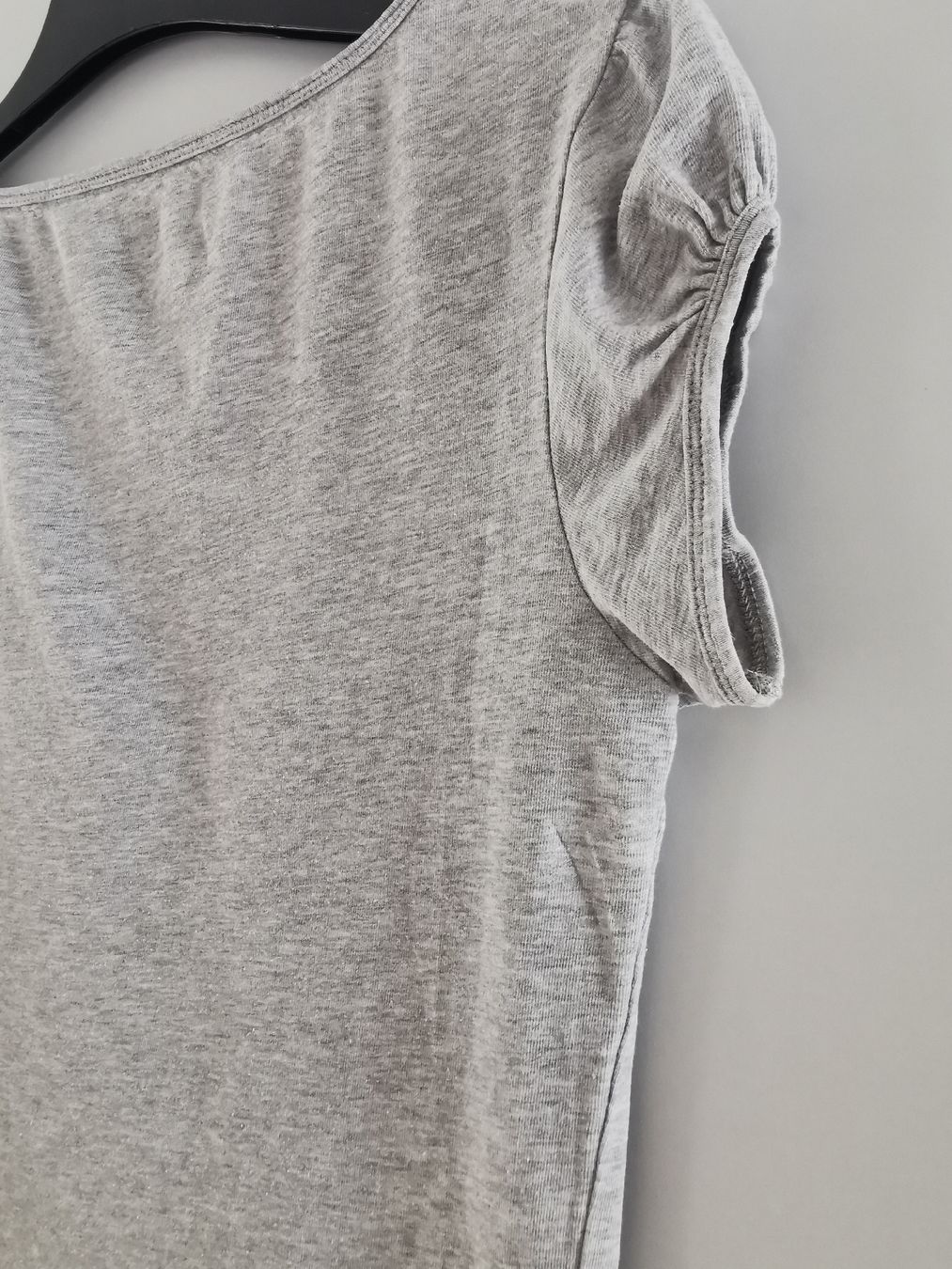 T-shirt: Graues T-Shirt mit Puffärmeln, Gr. M – Usato da Glattbrugg venduto da riseca 4