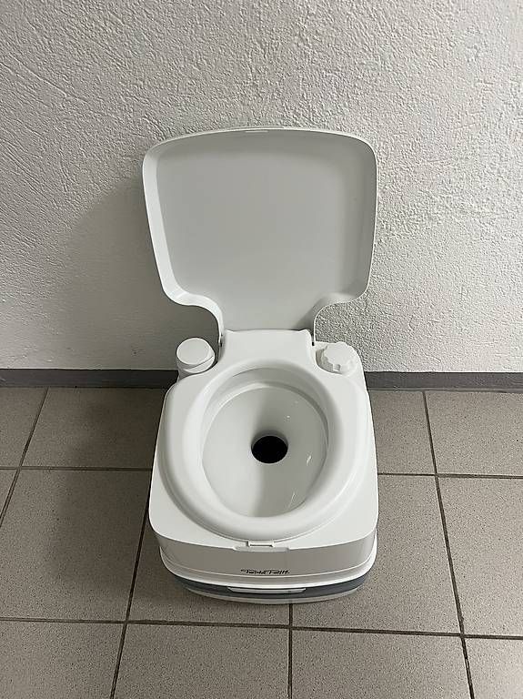 WC: Porta Potti 345 ? fast neu – Usato da Giswil venduto da fenstersims 2