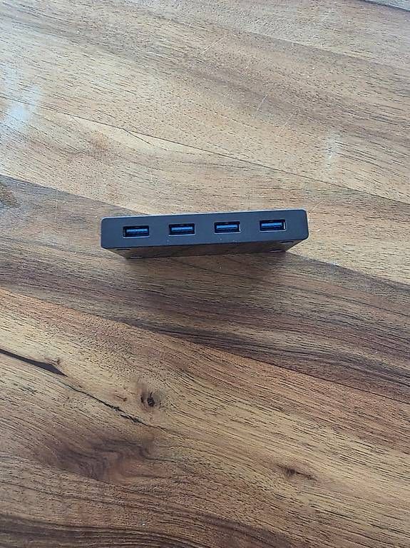 Hub & Switch: UGREEN USB 3.0 Sharing Switch 2 In 4 Out  für 2 Computer – Usato da Dietlikon venduto da Bonamesa 1
