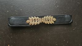 Stylish Black Stretch Belt with Gold Leaf Detail 🌿✨️