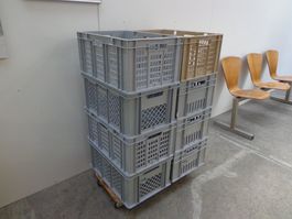 8 gebrauchte stapelbare Lager Kunststoffkisten