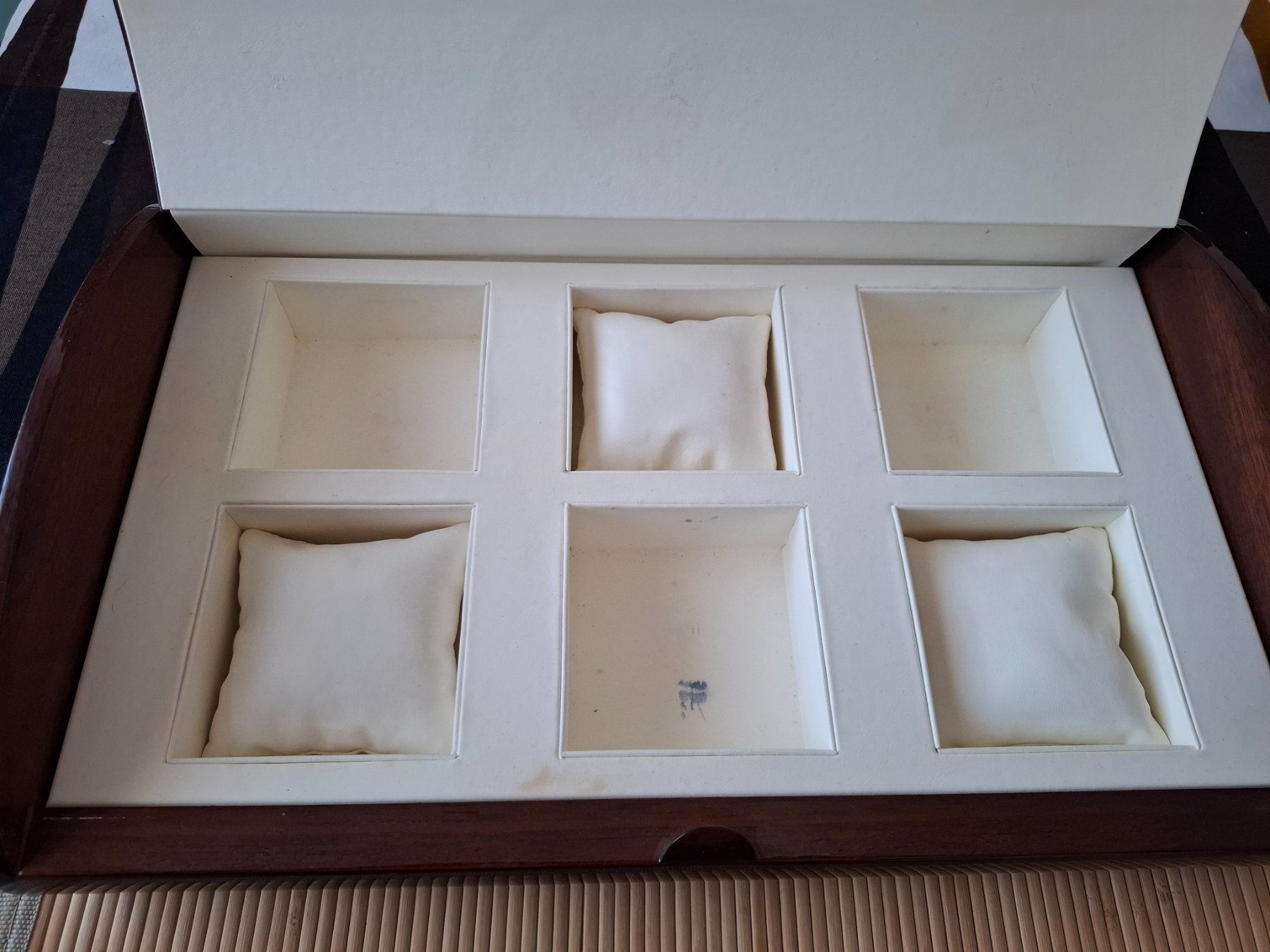 Scatole porta orologi: Ecrin box Corum pour 6 montres – Usato da Le Locle venduto da Lapidary.Duc 1
