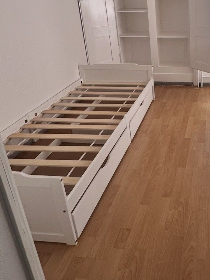 Letti: Bett 90x200 weiss – Nuovo (secondo la descrizione) da Biel/Bienne venduto da Trend90