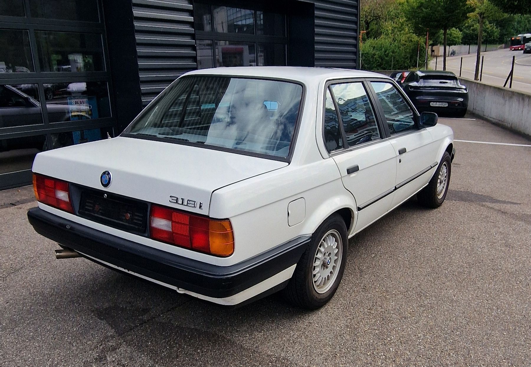 BMW Automobili: BMW E30 318i – Usato da Rafz venduto da raphael98 3