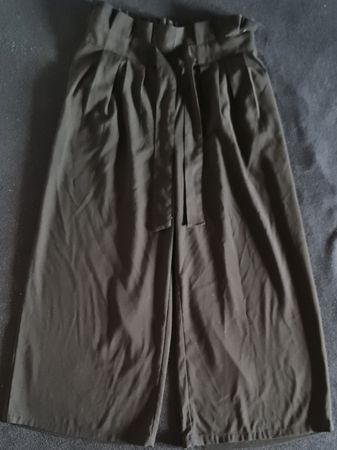Culotte Hose schwarz mit Bindegürtel guter Zustand