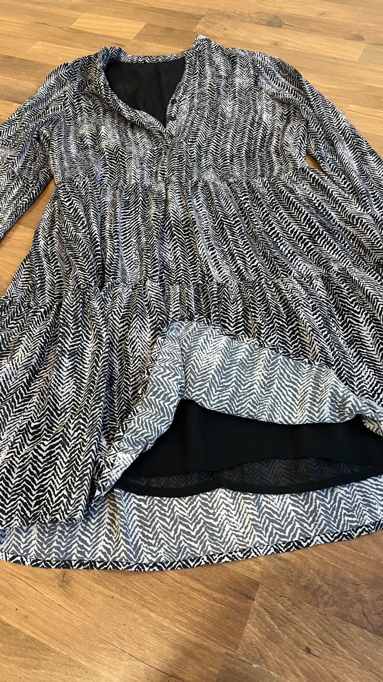 Vestiti: Schickes Damenkleid Gr. 36 mit Muster schwarz/weiss – Usato da Hondrich venduto da Greppen37 2