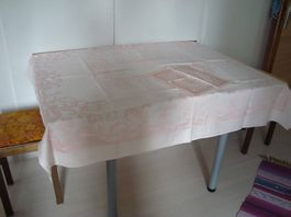 Tischdecke für den festlichen Tisch - als Geschenkbox.