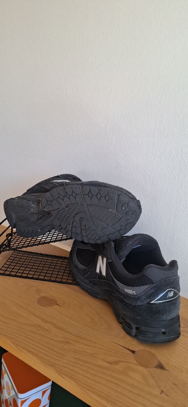 New Balance Scarpe da uomo: new balance 2002r  – Usato da Perly venduto da gsc_hwt7 2