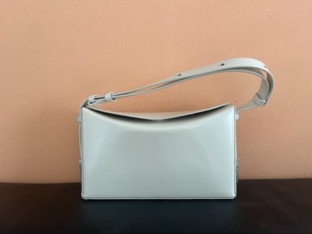 Osoi box bag. Almost perfect state. No flaws.